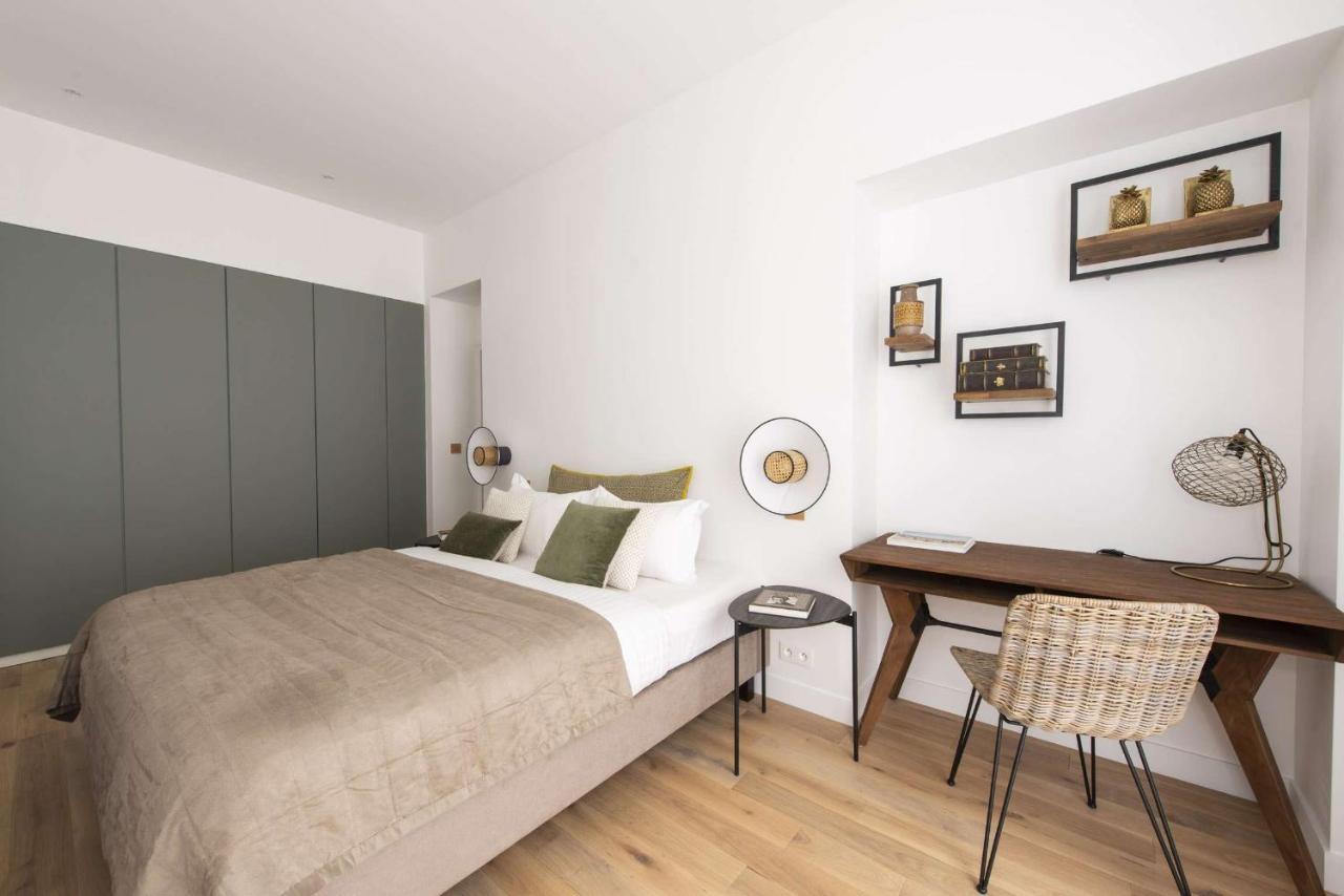 Martin' S Door * Paris